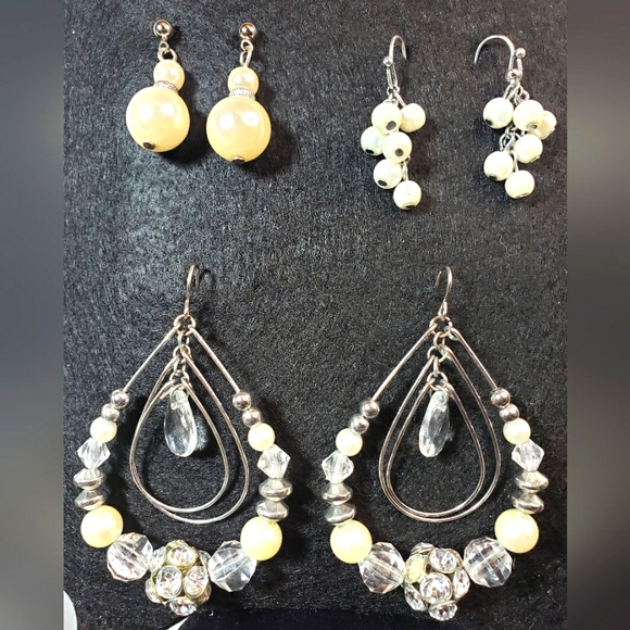 Pearls and Rhinestones Bundle of Jewelry - Picture 6 of 6